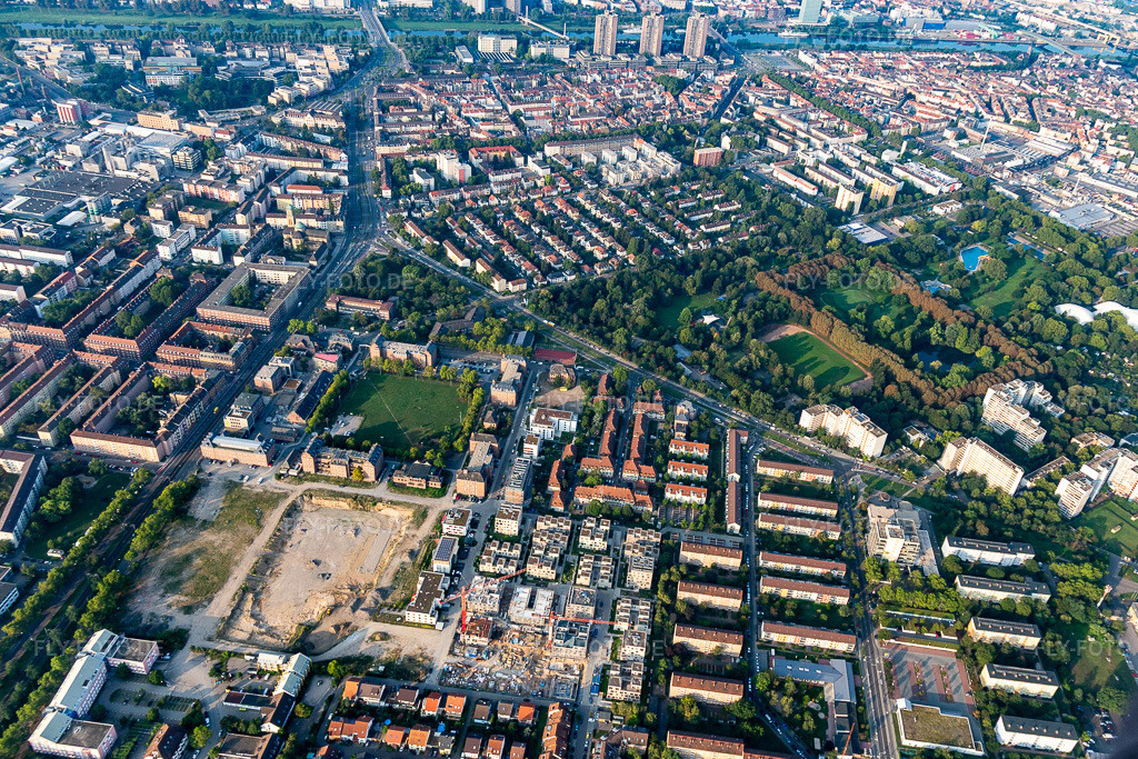 Luftbild: Neckarstadt Ost im Ortsteil Neckarstadt-Ost in Mannheim im Bundesland Baden-Württemberg in Deutschland. Foto: IMG_116969.jpg vom 25.08.2019 durch Werner Riehm/FLY-FOTO.de