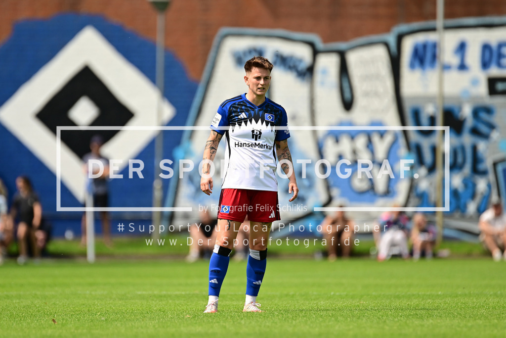 Fußball I Frauen I Saison 2025-2026 I Testspiel I Hamburger SV - Holstein Kiel I 54496 | Nahaufnahme, Einzelfoto, Freisteller, Portrait, Porträt, Einzelbild, Einzelfoto, Körper: Jobina Verena Lahr (31, Hamburger SV) - Realisiert mit Pictrs.com