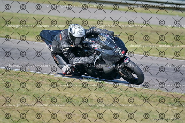26BT02-0132 | markuskiefer.com - Realisiert mit Pictrs.com