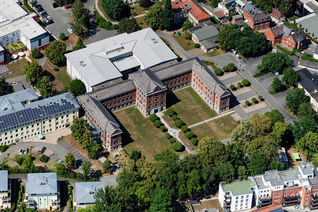dr__0203934.jpg | BAYREUTH 08.07.2023 Verwaltungsgebäude der staatlichen Behörde Bundesarchiv Lastenausgleichsarchiv an der Dr.-Franz-Straße in Bayreuth im Bundesland Bayern, Deutschland. // Administrative building of the State Authority Bundesarchiv Lastenausgleichsarchiv on street Dr.-Franz-Strasse in Bayreuth in the state Bavaria, Germany. Foto: Daniel Reiter