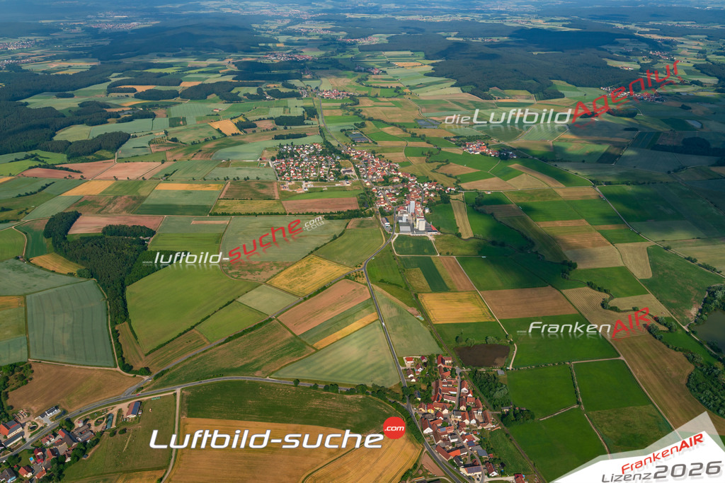 Die Luftbildaufnahme Sambach - Pommersfelden wurde 2018 mittels Flugzeug (keine Drohne) erstellt. Perfekte Schärfe und Druck- Auflösung- Garantiert!