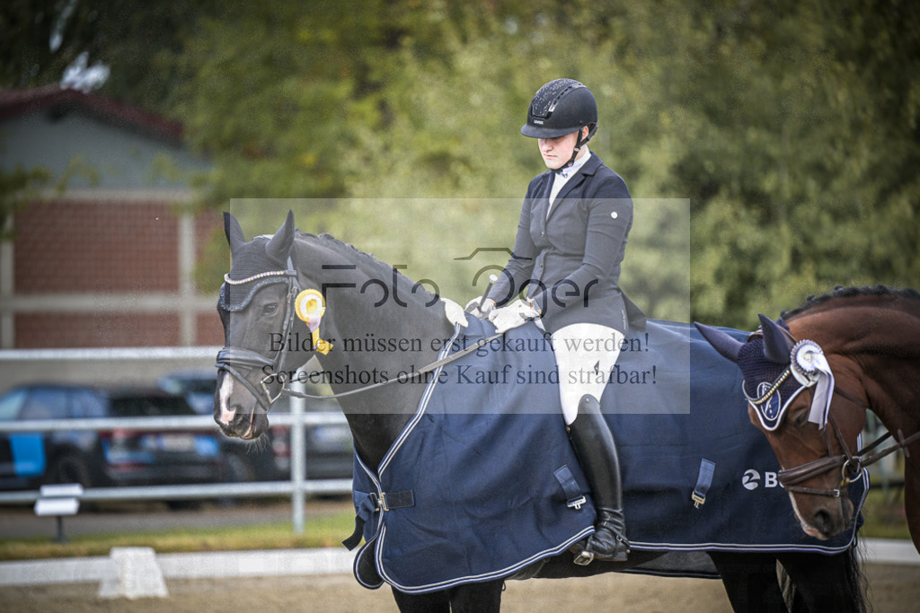 DOS_B779 | Entdecke hochwertige Reitturnierfotos von Foto Oger. Professionell, emotional und authentisch – jetzt Lieblingsmomente im Shop bestellen.Deutschlandweite Turnierfotografie. - Realisiert mit Pictrs.com