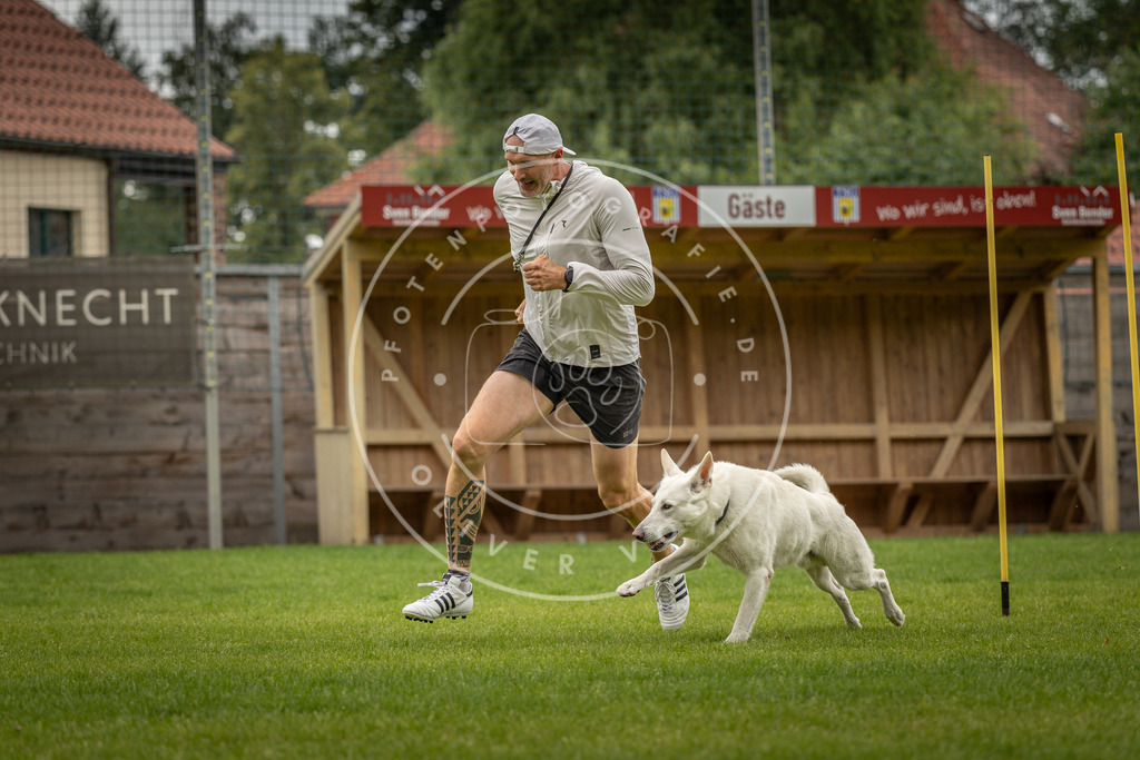 Pfotenfotografie_DV3A8147 | Hundefotografie, Tierfotograf, Pfotenfotografie, Fotoshooting Hund, Hunde Portrait, Hundesport, Hundeportraits, Heideshooting, Hunde, Sportfotograf, Hundefotograf, Turnierhundsport, THS,  - Realisiert mit Pictrs.com