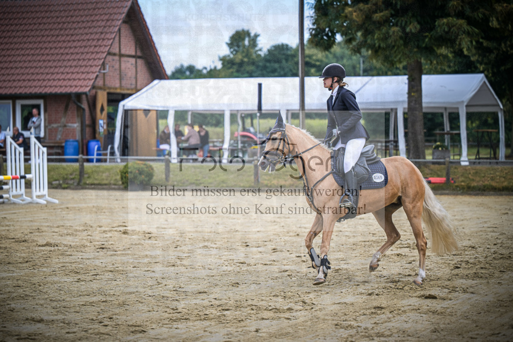 DOS_0670 | Entdecke hochwertige Reitturnierfotos von Foto Oger. Professionell, emotional und authentisch – jetzt Lieblingsmomente im Shop bestellen.Deutschlandweite Turnierfotografie. - Realisiert mit Pictrs.com