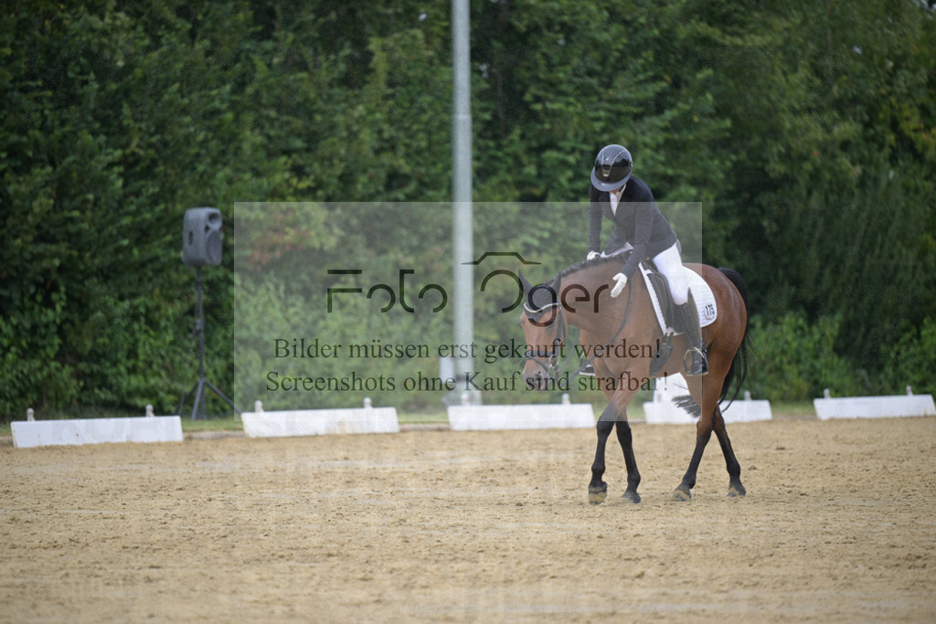 DOS_7430 | Entdecke hochwertige Reitturnierfotos von Foto Oger. Professionell, emotional und authentisch – jetzt Lieblingsmomente im Shop bestellen.Deutschlandweite Turnierfotografie. - Realisiert mit Pictrs.com