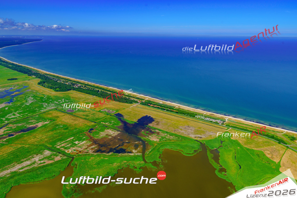 Die Luftbildaufnahme Strand - Wustrow wurde 2018 mittels Flugzeug (keine Drohne) erstellt. Perfekte Schärfe und Druck- Auflösung- Garantiert!