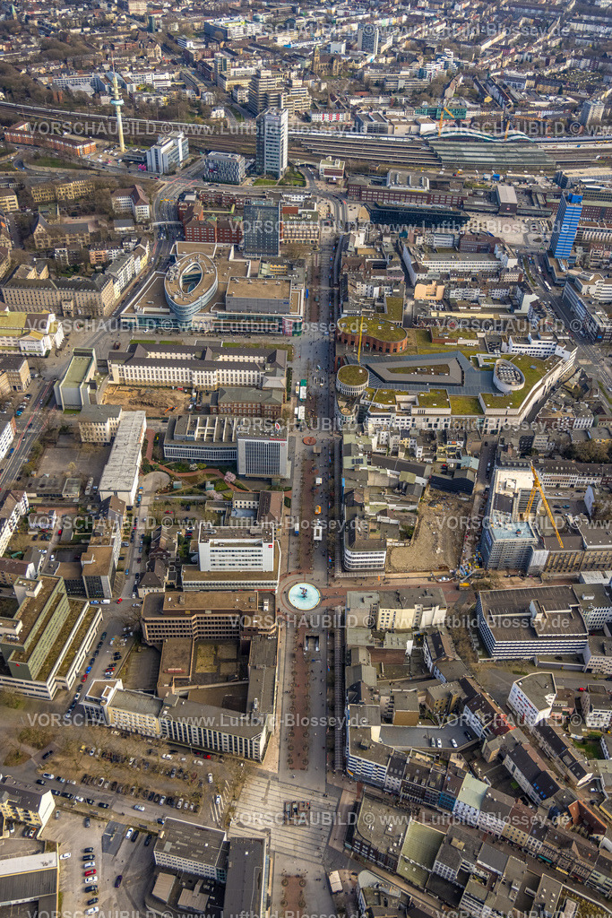 Duisburg240303815 | Luftbild, City Königstraße Einkaufsstraße und Fußgängerzone mit Lifesaver Brunnen, Altstadt, Duisburg, Ruhrgebiet, Nordrhein-Westfalen, Deutschland, Duisburg-S
