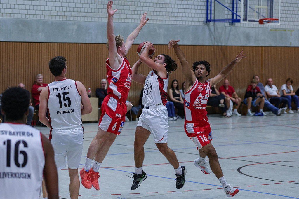 Regio Test BAYER GIANTS vs BSV Münsterland Baskets Wulfen-63 | Fotos von Basketballspielen aus dem Raum NRW fotografiert von Gero Mueller-Laschet und Daniel Schaefer - Realisiert mit Pictrs.com
