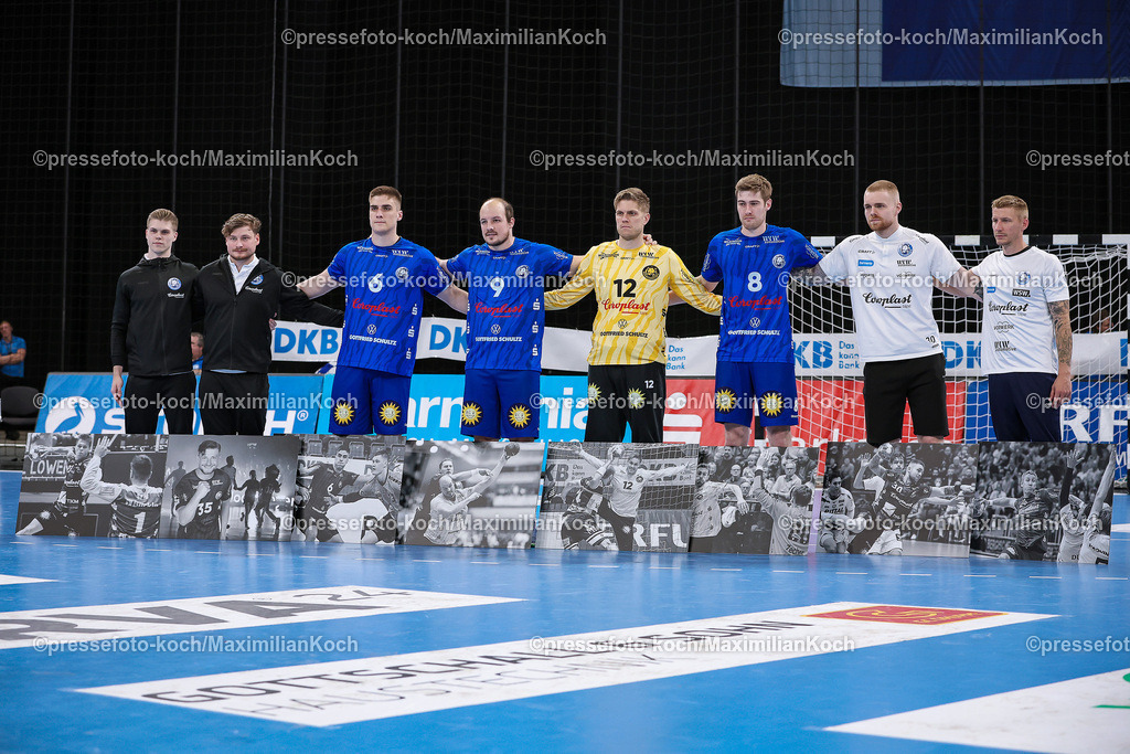 Due1HBL02062401055 | 02.06.2024, Handball, Düsseldorf, PSD-Bank Dome, Liqui Moly Handball Bundesliga, Spieltag 34, Saison 2023 2024, Bergischer HC - SG Flensburg-Handewitt: Verabschiedung der Spieler, die den BHC in der kommenden Saison verlassen werden. Gruppenfoto. L-R Tobias Schmitz (Bergischer HC),  Aaron Exner (Bergischer HC), Antoni Andrzej Doniecki (Bergischer HC), Grega Krecic (Bergischer HC), Torhüter Peter Johannesson (Bergischer HC), Tim Nothdurft (Bergischer HC), Tom Kare Nikolaisen (Bergischer HC) und Linus Arnesson (Bergischer HC)