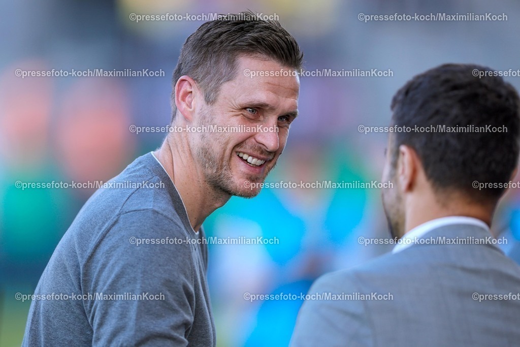 DFB18082501011 | 2025.08.18, Fußball, 1.Runde DFB-Pokal, Rot-Weiss Essen - Borussia Dortmund, Stadion Hafenstraße, Saison 2025 2026: Sportdirektor Sebastian Kehl (BVB #sk)  DFB regulations prohibit any use of photographs as image sequences and or quasi-video.