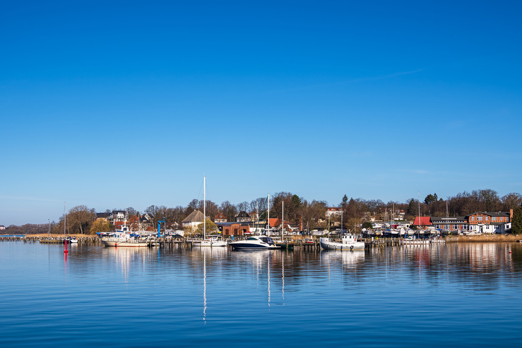 Blick über die Warnow auf das Ufer von Gehlsdorf in der Hansestadt Rostock | Blick über die Warnow auf das Ufer von Gehlsdorf in der Hansestadt Rostock.