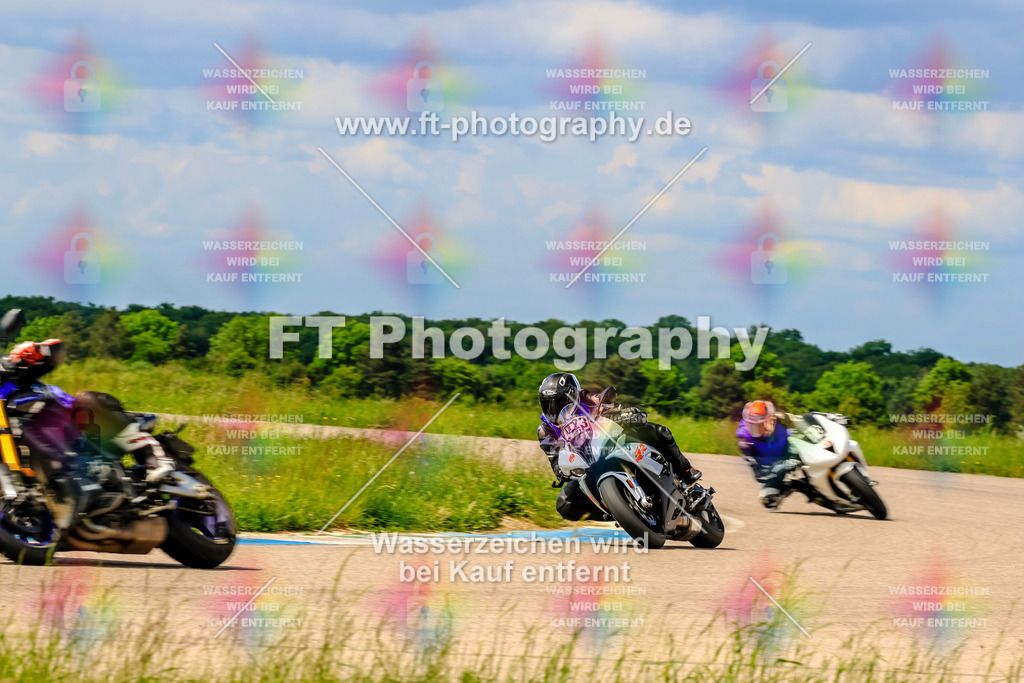 MotoTeam-0737 | Hier findet Ihr Bilder von Touristenfahrten auf der Nürburgring Nordschleife oder von anderen Veranstaltungen die ich besucht habe. Viel Spass beim Durch Schauen 