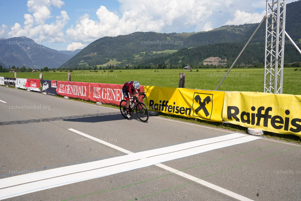 877_20230817_Bewerb_Maenner_Muehlanger | AUT - OESTERREICH, 2023-08-16: SPORT RENNRAD-FAHREN - 55. INTERNATIONALER RADWELTPOKAL IN ST. JOHANN IN TIROL  - Vintage-Radrennen mit WM-Bronze-Medaillen-Siegerin Christina Schweinberger, den Teilnehmer und Alexander Baumann (vom Orginastions-Team) - TAG 2 BEWERB MAENNER IN SECHS GRUPPEN  ; Foto: Roland Muehlanger