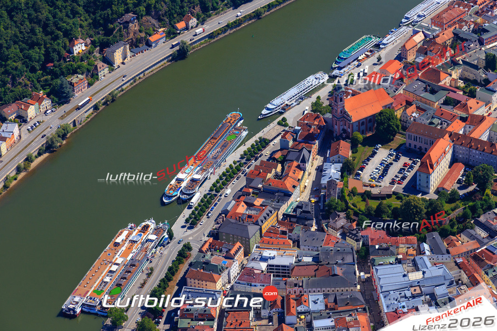 Die Luftaufnahme der Stadt Passau wurde 2017 vom Flugzeug heraus erstellt ( keine Drohne )- hohe Auflösung für beste Qualität