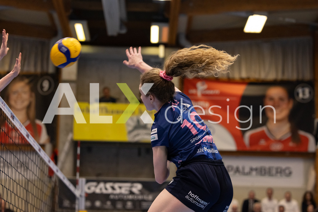 Volleyball I Frauen I Saison 2025-2026 I Volleyball NLA | Women I 1/2 Finals I  VC Kanti Schaffhausen - Sm'Aesch Pfeffingen I 18.03.2026 | 10 Jillian Gillen (USA) (Sm'Aesch Pfeffingen) – Außenangriff - Realisiert mit Pictrs.com