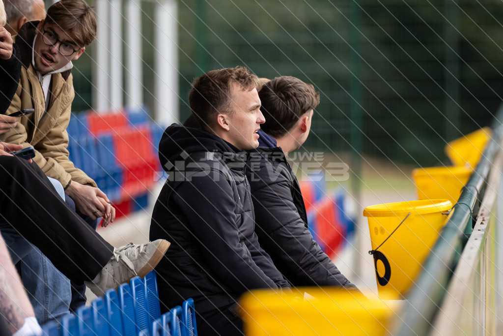 20251004_Picselweb-Fotografie_1R3_3021_web | Bezirkspokal Viertelfinale, SV Ahlerstedt/Ottendorf - SV Drochtersen/Assel II, Ergebnis 0:3. Foto: Jörg Struwe - picselweb.de - Realisiert mit Pictrs.com