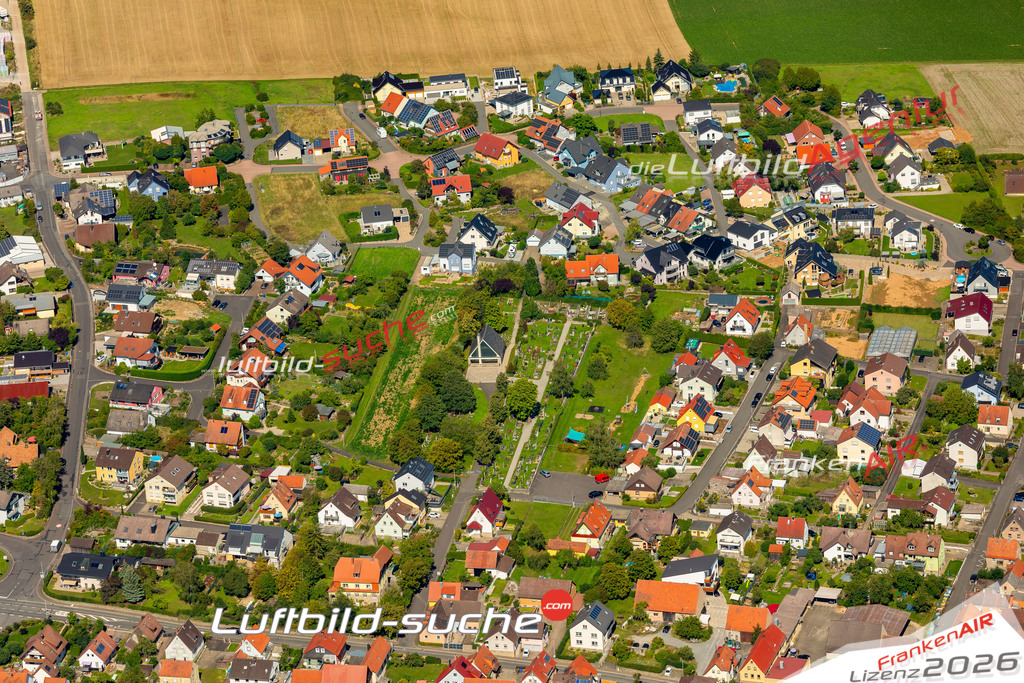 Das Luftbild zeigt : Friedhof Kleinrinderfeld - Die Luftaufnahme wurde 2023 vom UL-Flugzeug aus erstellt ( keine Drohne ) - Hochauflösende Luftaufnahme - Für grossformatige Ausdrucke geeignet. Die Geschenkidee !Mit Lizenz und Bildrechte bestellbar