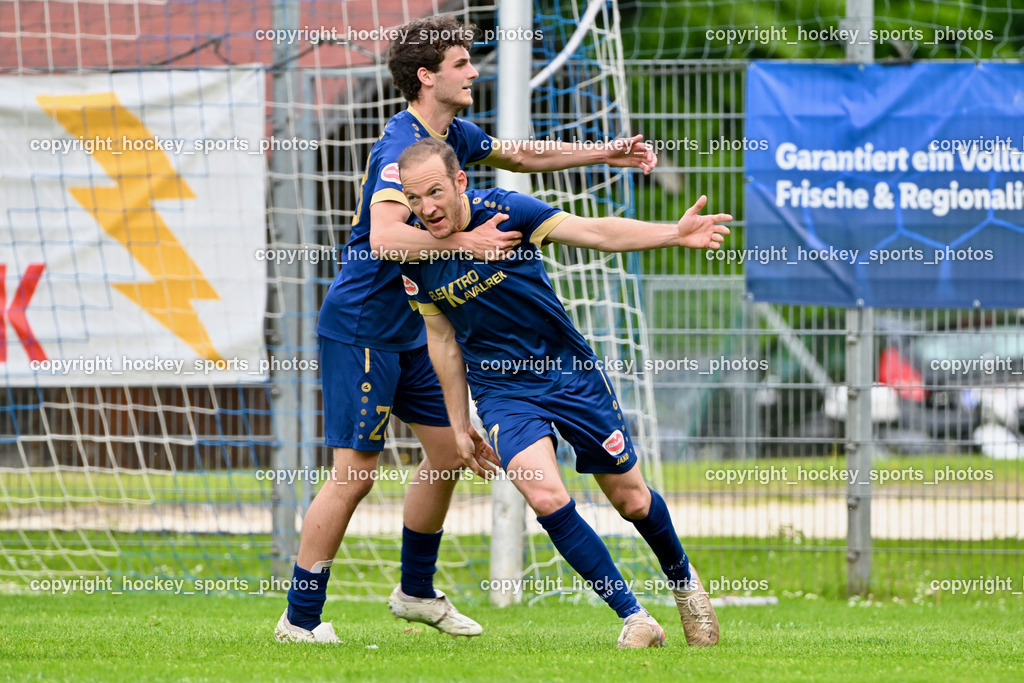 ATUS Velden vs. SV Dellach Gail | Jubel ATUS Velden Mannschaft, #7 Mario Kröpfl ATUS Velden, #28 Manuel Thomas Guggenberger ATUS Velden, ATUS Velden vs. SV Dellach Gail, ATUS Velden vs. SV Dellach Gail am 03.05.2025 in Velden (Wald Arena Velden), Austria, (Photo by Bernd Stefan)