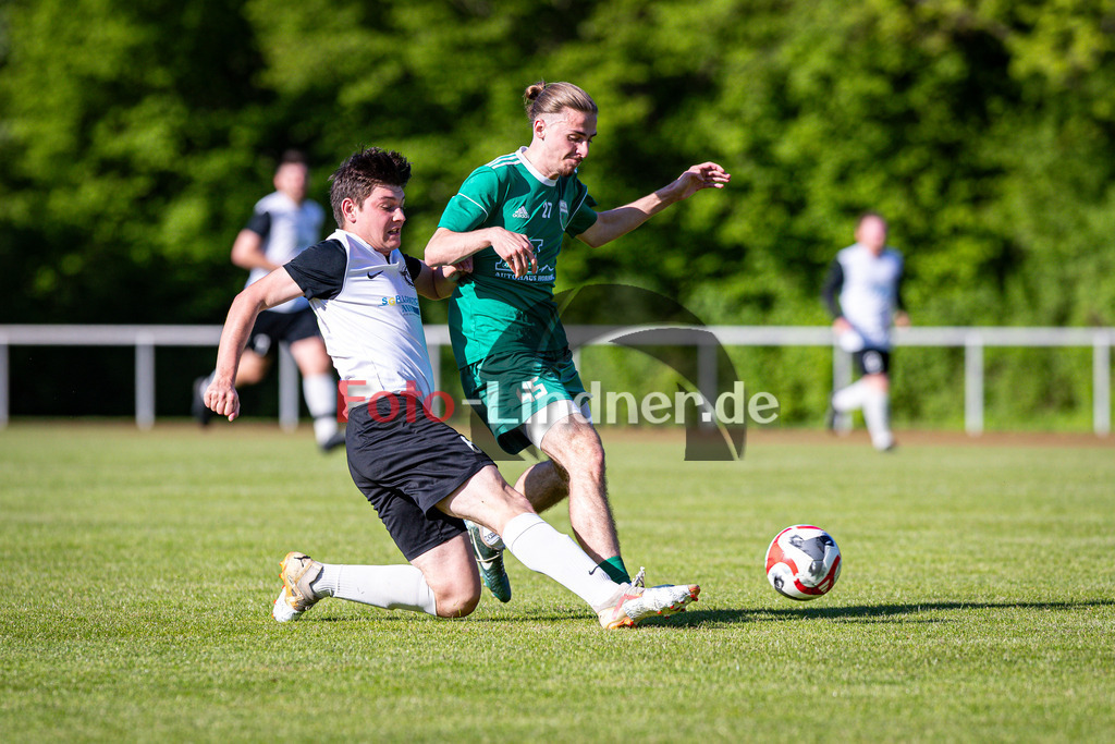 1.FC Penzberg U23 2 gegen ESV Penzberg II | Fußball Herren A-Klasse Gruppe 6 Zugspitze 2025/26, 1.FC Penzberg U23 2 gegen ESV Penzberg II, 20250510,Zweikampf,2025-05-10 in Penzberg (Stadion an der Karl-Wald-Straße), Valentin LENK (ESV Penzberg 2 6), Liridon GJOCAJ (1. FC Penzberg U23 2 Goalie 27)Copyright: WolfgangxLindner www.foto-lindner.de