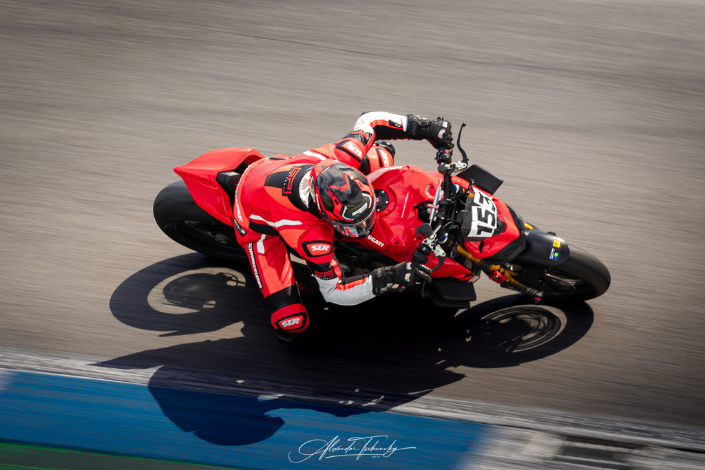 Ducati Trackday Hockenheimring 2026 | Entdecken Sie die faszinierende Welt von Alexander Tschuncky Arts: Kreative Fotografie, atemberaubende Automobilkunst und hochwertiger Bilderdruck. Lassen Sie sich inspirieren! - Realisiert mit Pictrs.com