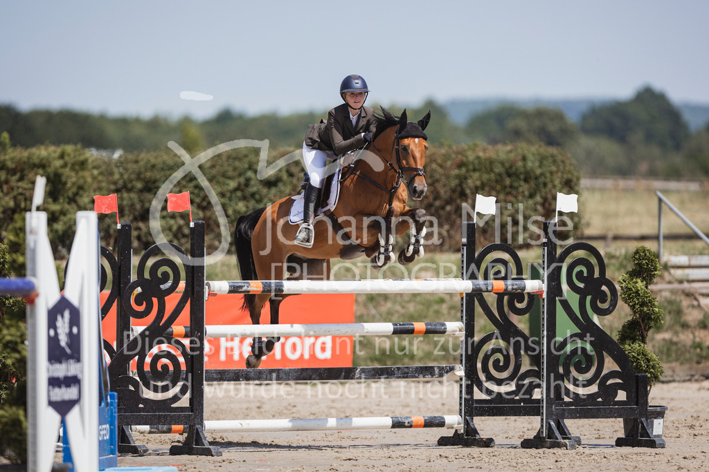 240629_LüPfSpTa_Youngster-S-136 | Deine schönsten Turniermomente als professionelle Fotos! Entdecke hochwertige Pferdesport-Fotografie im Online-Shop. Jetzt Fotos finden & bestellen!