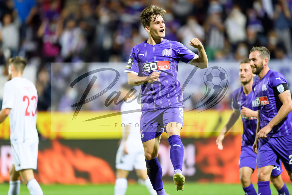 OSNVKO20210906_46 | Fussball, Herren: Florian Kleinhansl (VfL Osnabrueck) Torjubel, jubelt nach seinem Treffer zum 3:0 beim Spiel der 3. Liga zwischen VfL Osnabrueck und FC Viktoria Koeln im Stadion an der Bremer Bruecke am 06.09.2021 in Osnabrueck, Deutschland.DFB / DFL REGULATIONS PROHIBIT ANY USE OF PHOTOGRAPHS AS IMAGE SEQUENCES AND/OR QUASI-VIDEO. - Realisiert mit Pictrs.com
