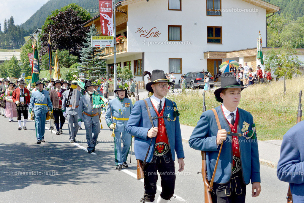 KAISERJAEGER-news-2022-Juli24-Bezirksschuetzenfest-Elbigenalp-D8-WTV_3716 | Info aus dem Bezirk Reutte/Ausserfern Tirol sowie eine umfangreiche Bilddatenbank über die gesamte Region: Lechtal, Talkessel Reutte, Tannheimertal, Zwischentoren. Lech, Plansee, Zugspitze, Grenztunnel, B179, Fernpassstraße, Verkehr, Lawinen, Tradition, - Realisiert mit Pictrs.com