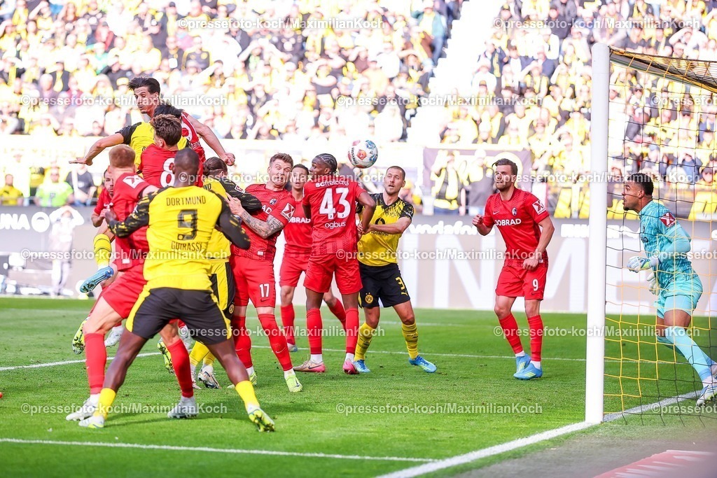 BVB26042601045 | 26.04.2026, Fußball, Borussia Dortmund - SC Freiburg, 1. Fußball Bundesliga, 31. Spieltag, Signal Iduna Park, Saison 2025 2026: Torschuss Kopfball Kopfballtor im Zweikampf gegen Philipp Lienhart&nbsp;(SC Freiburg #03)  Tor zum 3:0 durch Torschütze Ramy Bensebaini&nbsp;(BVB #05)  zusammen mit   DFB regulations prohibit any use of photographs as image sequences and or quasi-video.