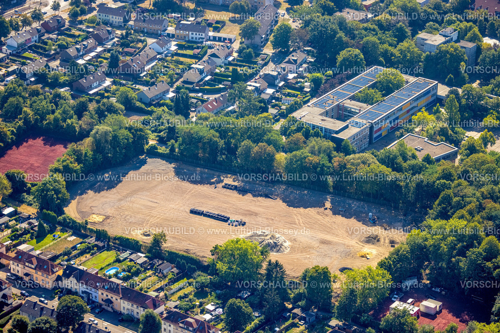 Dinslaken220806693 | Luftbild, Kopernikus Gymnasium Walsum, Baustelle Fußballplatz Friedrich-Ebert-Straße, Vierlinden, Duisburg, Ruhrgebiet, Nordrhein-Westfalen, Deutschland