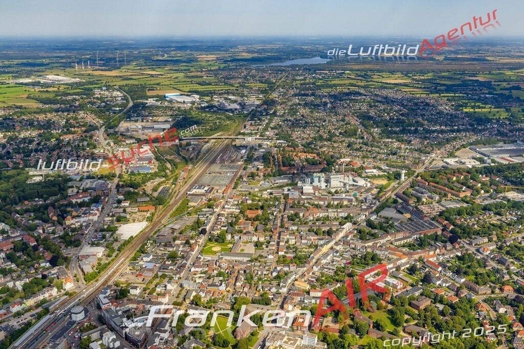 Luftbild Vs Google Maps  Kieler Straße  Neumünster -Das Luftbild wurde 2025 vom UL-Flugzeug heraus erstellt ( keine Drohnenluftbilder ) - Hochauflösende Luftaufnahme -Nicht vergleichbar mit Google Maps oder Satelittenbilder- Die Geschenkidee !Mit Lizenz und Bildrechte bestellbar