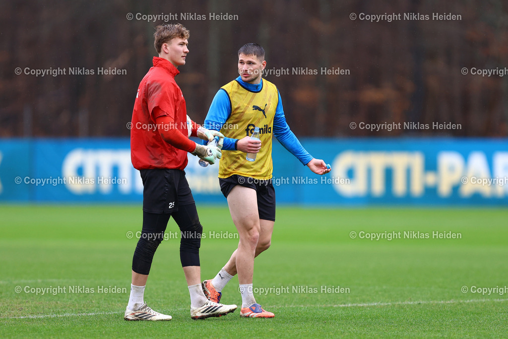 NH_HolsteinKiel_Training_11032026 | #25 Marcus Müller (Holstein Kiel) und #21 Jonas Krumrey (Holstein Kiel)Fußball I Herren I Training I Saison 2025-2026 I Holstein Kiel I 11.03.2026 I Citti-Fußballpark