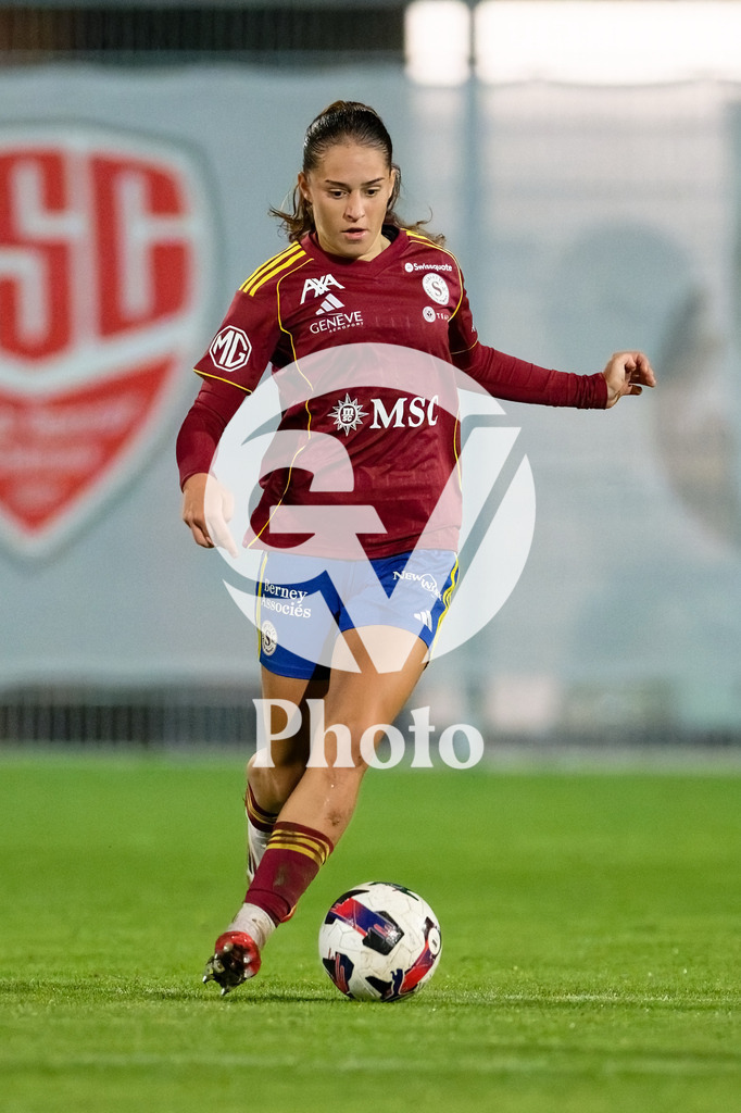 DZ9_4946_c | Switzerland: AXA Womens Super League 2025/26, Servette FC Chenois Feminin vs FC Aarau Frauen - Stade des Trois-Chene, Chene-Bourge: Amina Muratovic (23 Servette FC Chenois Feminin)  in action (close up) 