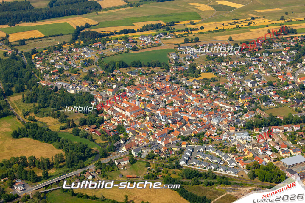 Das Luftbild der Stadt Pressath wurde 2022 vom Flugzeug heraus erstellt (keine Drohnen-Aufnahmen) Aufnahmehöhe ca.450 Meter- hohe Bildauflösung und Druck-Qualität. Garantiert!