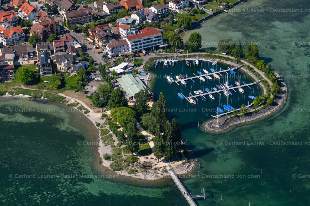 4027810 | Yachtclub  IMMENSTAAD AM BODENSEE 17.05.2020 Ortskern am Uferbereich des Bodensee mit Hafen in Immenstaad am Bodensee am Bodensee im Bundesland Baden-Württemberg, Deutschland. // Town center on the shore area of a??a??Lake Constance with the harbor in Immenstaad am Bodensee on Lake Constance in the state Baden-Wuerttemberg, Germany. Foto: Gerhard Launer