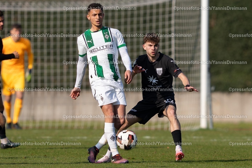 xYDR15032501066 | 15.03.2025, xydrx, Fußball, Borussia Mönchengladbach II (U23) - 1.FC Bocholt, Regionalliga West, Grenzlandstadion:  Moustafa Moustafa (Borussia Moenchengladbach II #8) im Zweikampf gegen Bogdan Shubin (1. FC Bocholt #22)