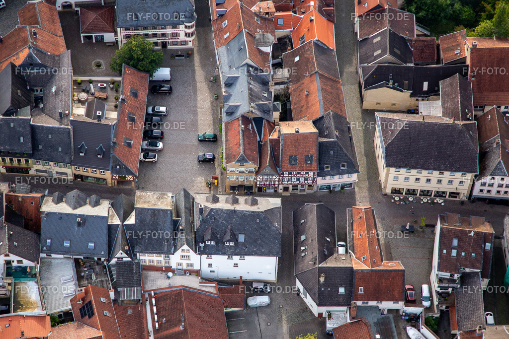 Meisenheim Altstadt mit Marktgasse und Mohren-Apotheke http://www.mohren-apotheke-meisenheim.de/ | Luftbild: Meisenheim Altstadt mit Marktgasse und Mohren-Apotheke http://www.mohren-apotheke-meisenheim.de/ in Meisenheim im Bundesland Rheinland-Pfalz in Deutschland. Foto: IMG_138141.jpg vom 03.09.2023 durch ©2025 Werner Riehm fly-foto.de/copyright - Realisiert mit Pictrs.com