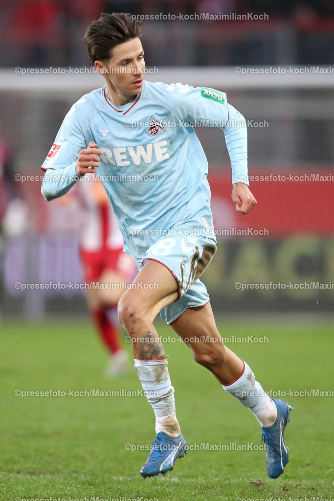 RWE06012402159 | 06.01.2024, Essen, Fußball, Herren, Stadion an der Hafenstraße, Testspiel, Rot-Weiss Essen – 1. FC Köln:  Denis Huseinbasic (1.FC Köln). 
DFB regulations prohibit any use of photographs as image sequences and or quasi-video.