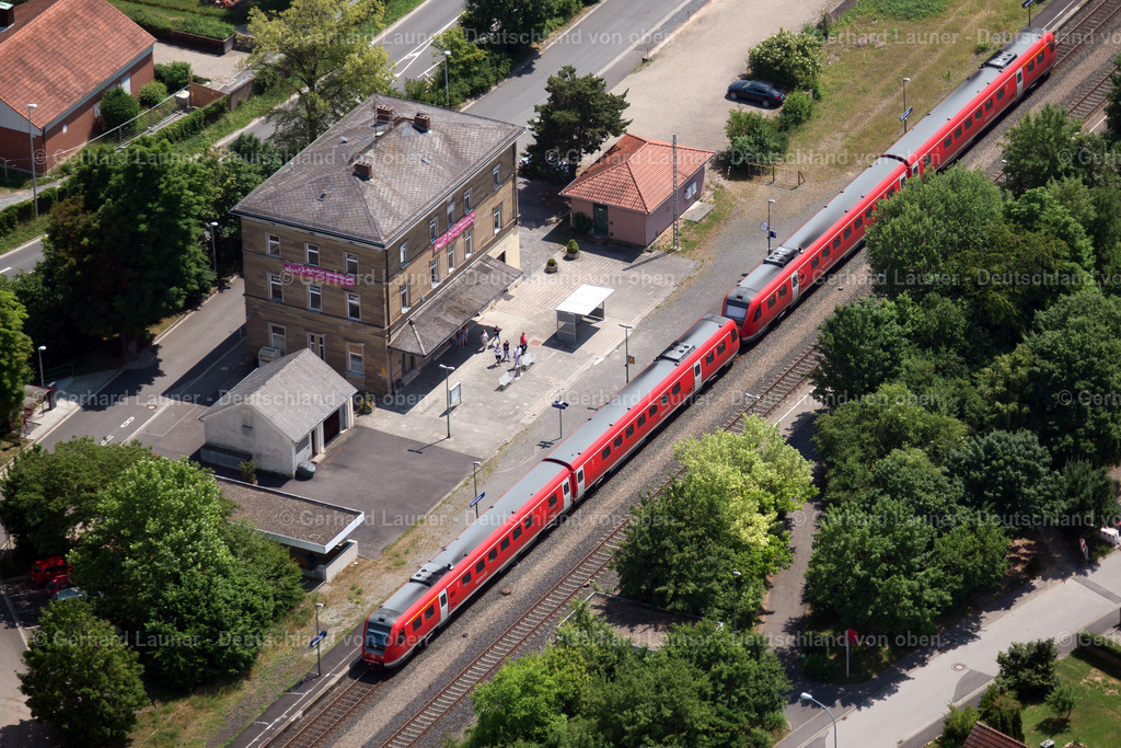 3805846 | Nahverkehrszug am Bahnhof MünnerstadtBahnhof Münnerstadt
