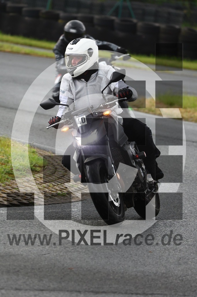 0040-20260513_02012 | Schöne Erinnerungen an spannende Momente - das festzuhalten ist unser Job. PIXELrace.de ist seit 2003 auf den Rennstrecken Europas unterwegs um die Action draußen beim Fahren und die wunderbare Stimmung imm Fahrerlager für euch einzufangen.