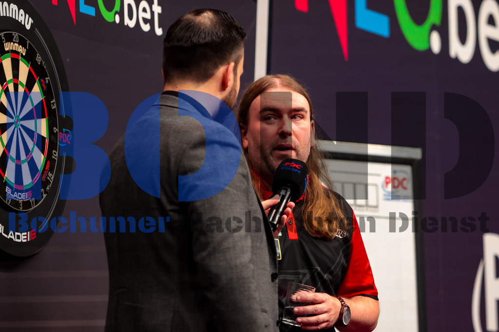 PDC European Darts Open 2024 | {headline}(Foto: Sebastian Sendlak / BOND) - Realisiert mit Pictrs.com