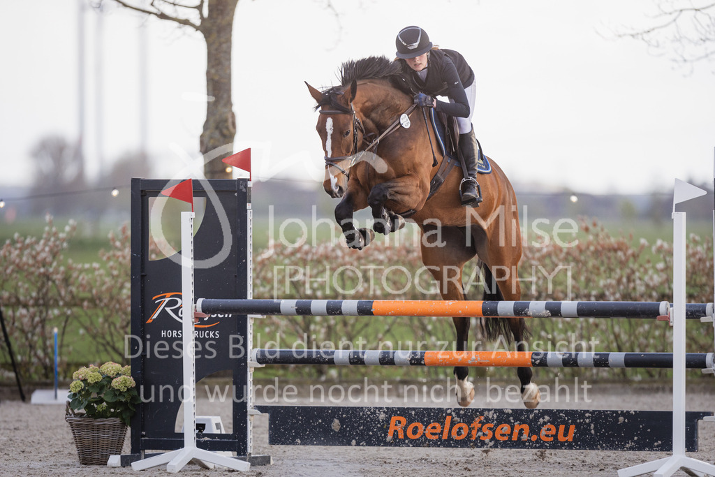 230426_HofSosath_SprPf-L-g-705 | Deine schönsten Turniermomente als professionelle Fotos! Entdecke hochwertige Pferdesport-Fotografie im Online-Shop. Jetzt Fotos finden & bestellen!