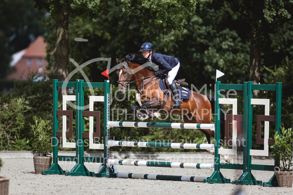 240616_Lemwerder_Springpony-L-325 | Deine schönsten Turniermomente als professionelle Fotos! Entdecke hochwertige Pferdesport-Fotografie im Online-Shop. Jetzt Fotos finden & bestellen!