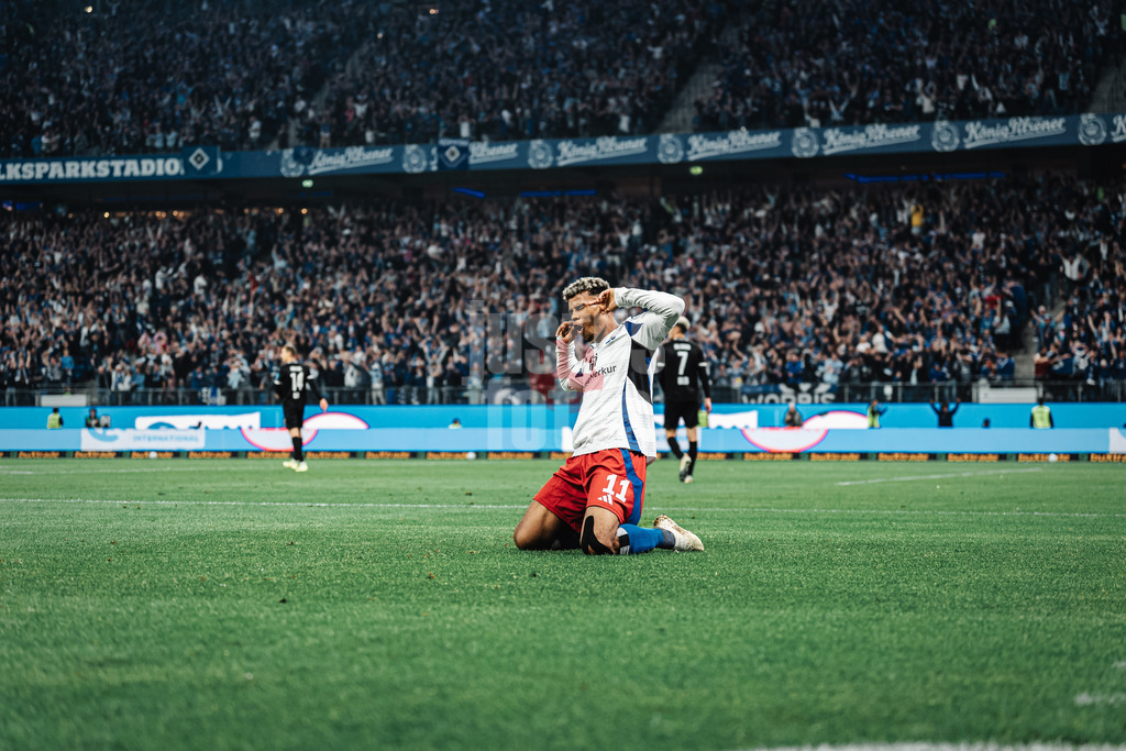 Fußball | Männer | Saison 2024/2025 | 2. Fußball-Bundesliga | 33. Spieltag | Hamburger SV vs. SSV Ulm 1846 | 10.05.2025 | Ransford Königsdörffer (#11, HSV) schießt ein Tor und jubelt