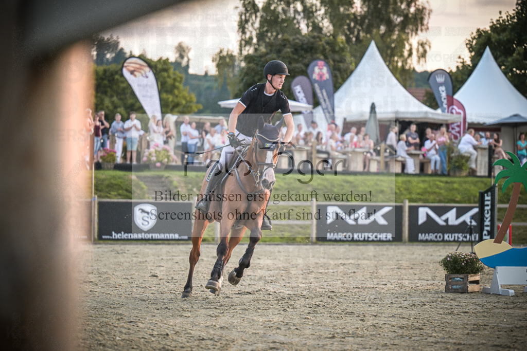 DOS_2417 | Entdecke hochwertige Reitturnierfotos von Foto Oger. Professionell, emotional und authentisch – jetzt Lieblingsmomente im Shop bestellen.Deutschlandweite Turnierfotografie. - Realisiert mit Pictrs.com