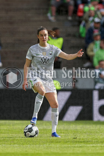 14.05.2026, GER, Fussball, Frauen, DFB-Pokal, Finale, Saison 2025/2026, VfL Wolfsburg - FC Bayern München | Caitlin Dijstra (Wolfsburg) in Aktion am Ball, Einzelaktion