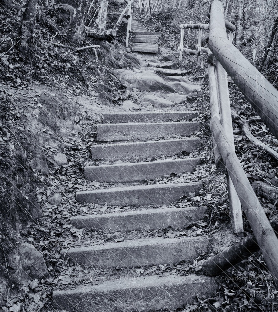 steiler Treppenaufstieg | Rolf Wittke  - Realisiert mit Pictrs.com