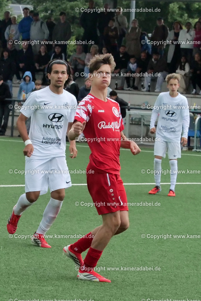 Fußball : C-Junioren : Aufstieg Regionalliga West : SUS 09 Dinslaken - Vfb 03 Hilden am 04.06.2026 in Dinslaken | Fußball : C-Junioren : Aufstieg Regionalliga West : SUS 09 Dinslaken (rotr Trikots)- Vfb 03 Hilden (weiße Trikots) am 04.06.2026 in Dinslaken - Realisiert mit Pictrs.com