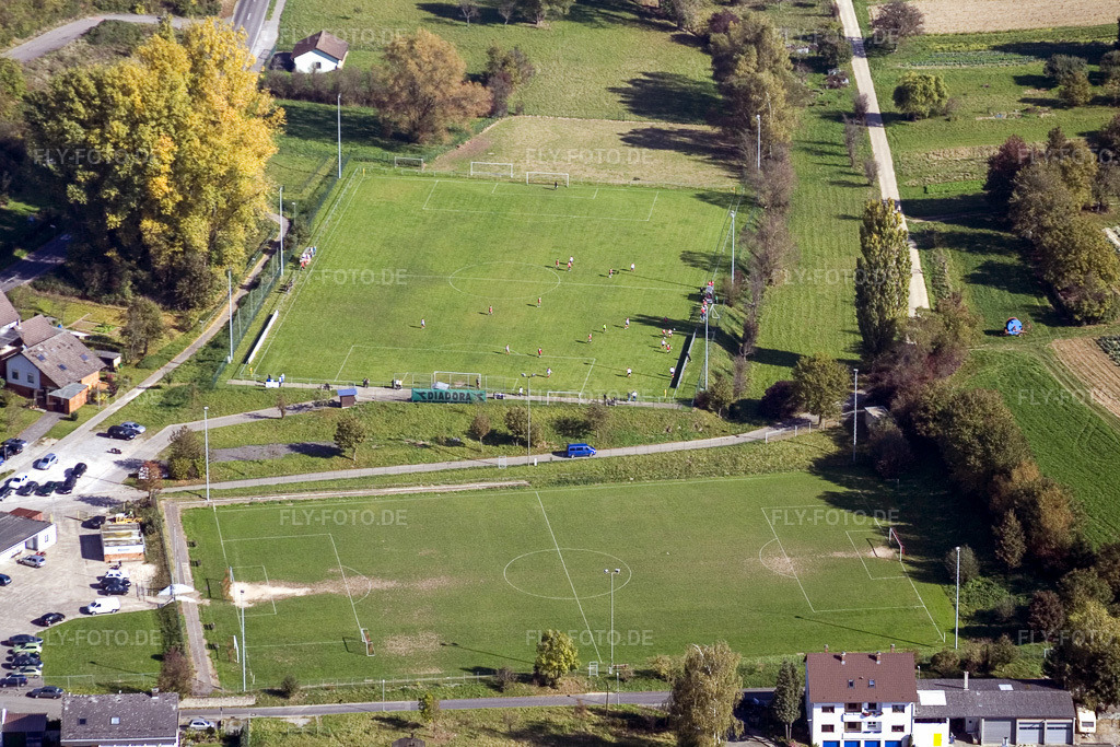 Luftbild: FC Viktoria Berghausen im Ortsteil Berghausen in Pfinztal im Bundesland Baden-Württemberg in Deutschland. Foto: IMG_8542.jpg vom 14.10.2007 durch Werner Riehm/FLY-FOTO.de