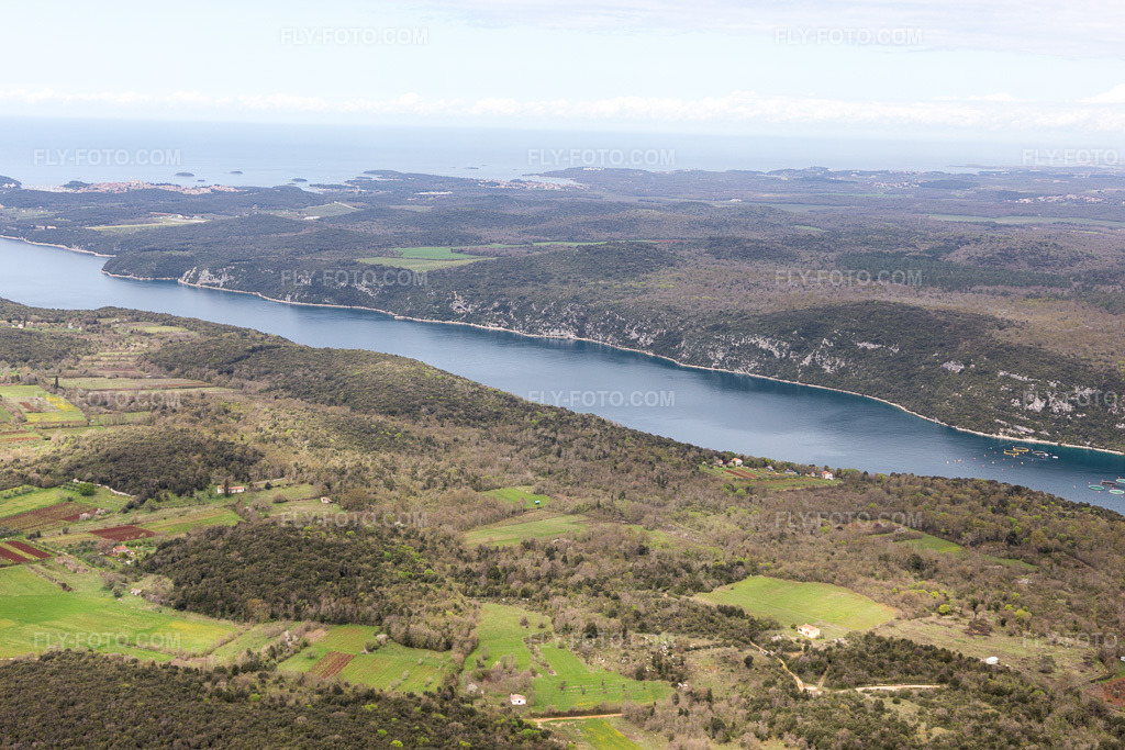 Aerial view: View of the town in Rovinjsko Selo in the state Gespanschaft Istrien, Croatia. – Photo: IMG_106020.jpg taken on 04/13/2018 by Werner Riehm/FLY-FOTO.com – Resolution of the original: 5216 x 3478 px