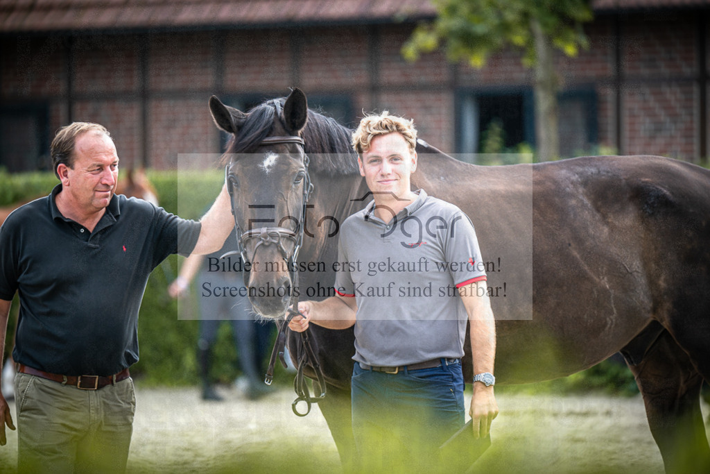 DOS_2451 | Entdecke hochwertige Reitturnierfotos von Foto Oger. Professionell, emotional und authentisch – jetzt Lieblingsmomente im Shop bestellen.Deutschlandweite Turnierfotografie. - Realisiert mit Pictrs.com